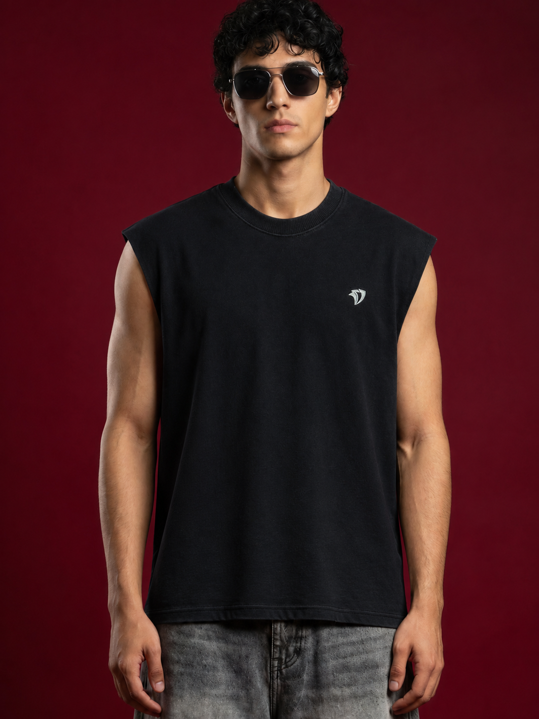 UNCUT’S Oversized Arm-cut T-shirt