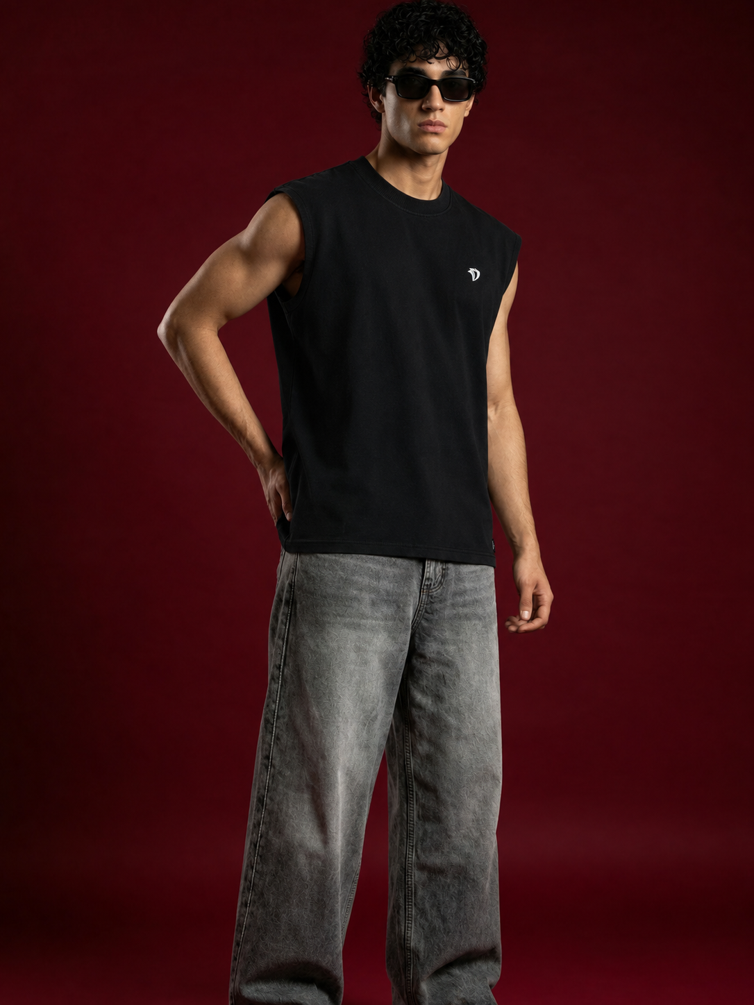 UNCUT’S Oversized Arm-cut T-shirt