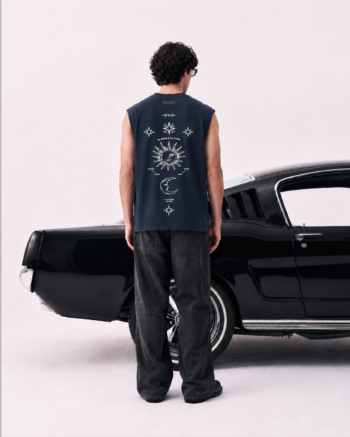 UNCUT’S Oversized Arm-cut T-shirt